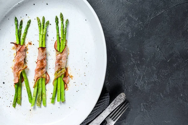 Délicieux Bacon Porc Autour Des Asperges Dans Plat Allant Four — Photo