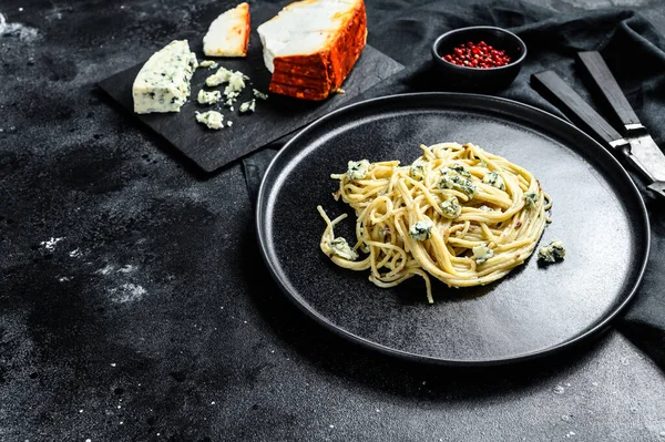 Pasta Espaguetis Con Salsa Queso Azul Crema Nueces Comida Casera —  Fotos de Stock