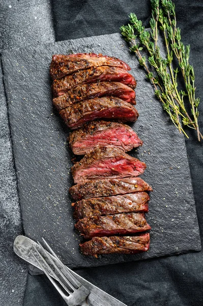 Grillé Rôtissant Rare Jupe Tranchée Steak Machette Viande Bœuf Marbre — Photo