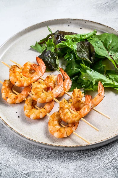 Grilled Shrimps Prawns Skewers Herbs Garlic Brochette Kebab Gray Background — Stock Photo, Image