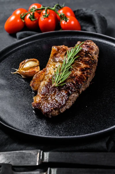 Filete Lomo Res Sobre Fondo Negro Carne Vacuno Mármol —  Fotos de Stock