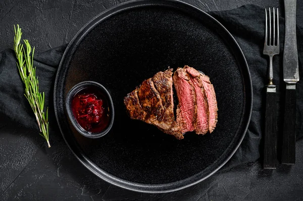 Steak Bœuf Marbré Grillé Tranches Filet Boeuf Fond Noir Vue — Photo