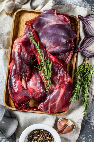 Carne Coelho Coelho Fazenda Fresco Cru Uma Mesa Madeira Com — Fotografia de Stock