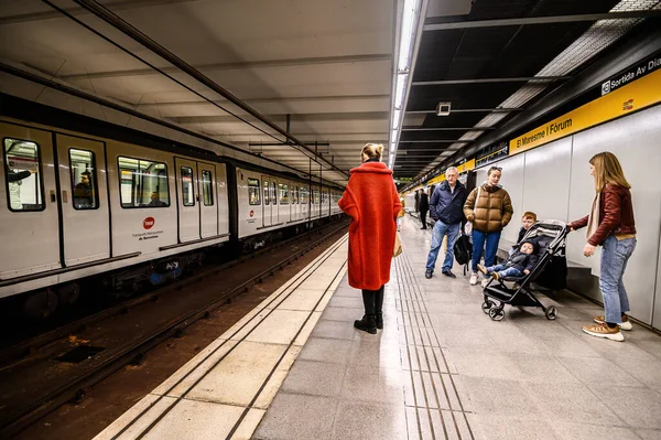 Interior Underground Metro Station People Platform 2020 Barcelona Spain — Stock Photo, Image