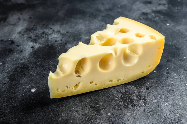 Maasdam Käse Mit Löchern Milchprodukte Gelbes Dreieck Schwarzer Hintergrund Ansicht — Stockfoto