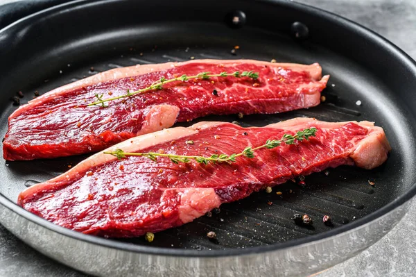 Bife Lombo Tira Crua Uma Panela Grelha Ingredientes Para Cozinhar — Fotografia de Stock