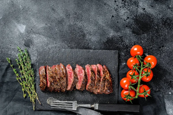 Gegrilde Roosteren Zeldzame Gesneden Top Blad Denver Steak Marmer Vlees — Stockfoto