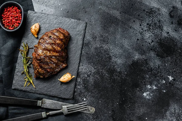 Steak Fer Plat Grillé Sur Une Planche Pierre Bœuf Marbré — Photo