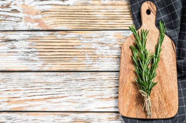 Organik biberiye. Bir demet taze bitki. Beyaz arka plan. Üst Manzara. Boşluğu kopyala.