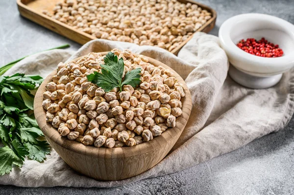 Uncooked Dried Chickpeas Wooden Bowl Gray Background Top View — 스톡 사진