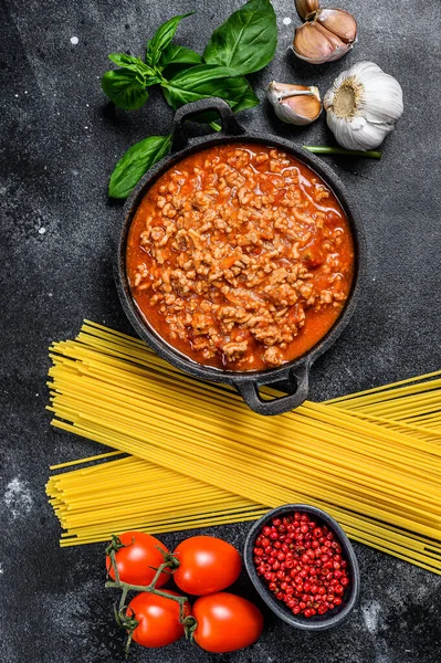 Conceito Cozinhar Espaguete Massas Com Tomate Molho Bolonhesa Queijo Manjericão — Fotografia de Stock