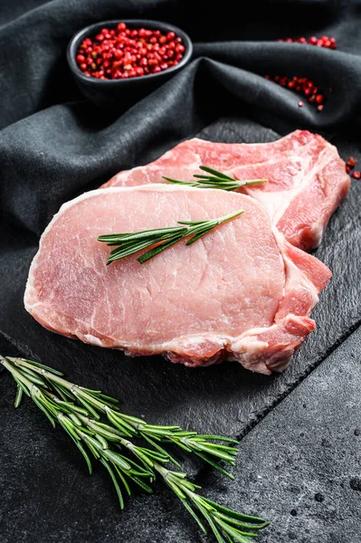 Syrový Vepřový Steak Organické Maso Černé Pozadí Horní Pohled — Stock fotografie