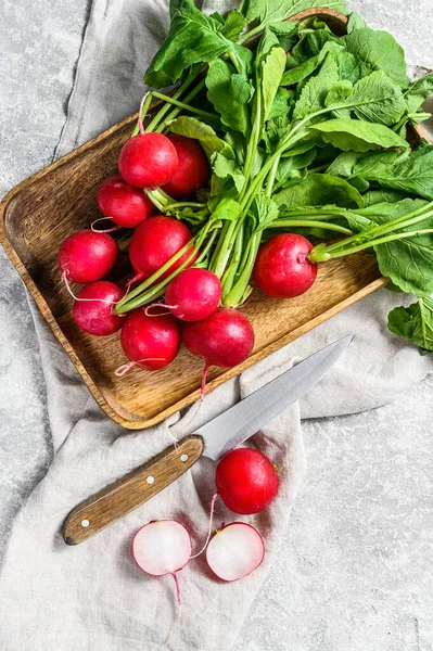 Tahta Bir Kasenin Içinde Taze Turplar Çiftlik Organik Sebzeler Gri — Stok fotoğraf