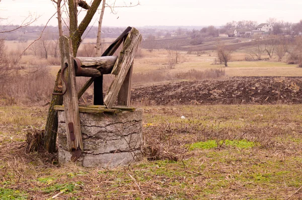 Vieja Abandonada Bien Destruida Fuente Abandonada Pueblo — Foto de Stock