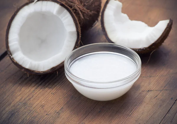 Coconut oil and coconut — Stock Photo, Image