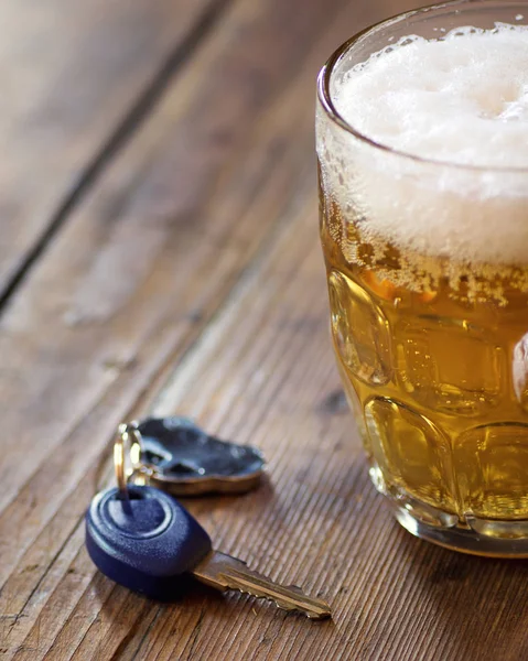 Konsep mengemudi dan minum — Stok Foto