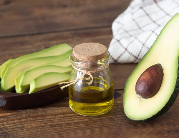 Avocado and avocado oil — Stock Photo, Image