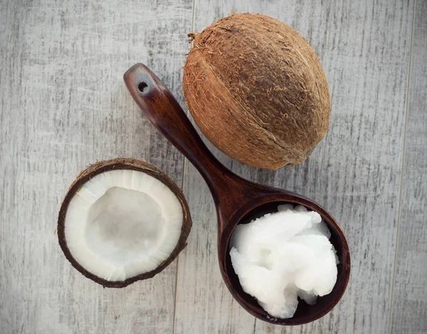 Aceite de coco fresco y de coco — Foto de Stock