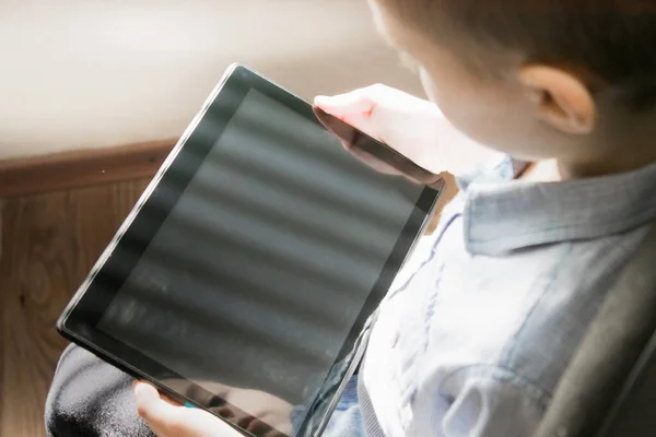 Criança Está Aprendendo Aulas Distância Tablet Home School Distância Social — Fotografia de Stock