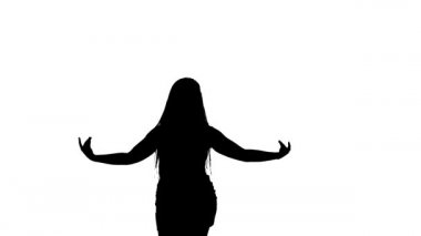 Uzun saçlı güzel bir kızın orta boy göbek dansı, oryantal dans, egzotik dans, beyaz arka planda siyah siluet.