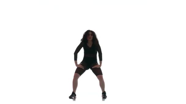Jovem Menina Bonita Terno Apertado Transparente Preto Energeticamente Dancehall Dançando — Vídeo de Stock