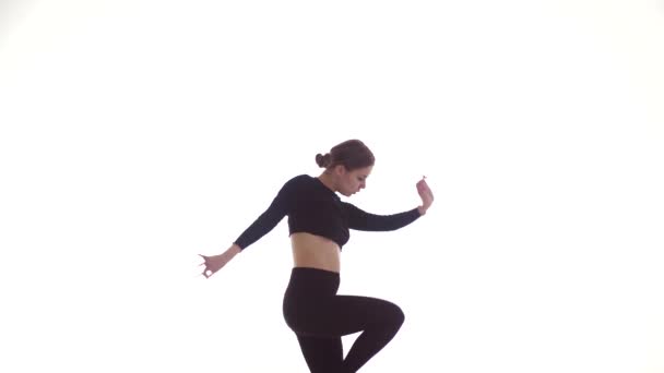 Mediano Tiro Largo Joven Hermosa Bailarina Top Corto Negro Polainas — Vídeos de Stock