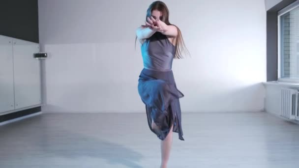 Young Beautiful Woman Dress Long Hair Emotionally Dancing Contemporary Modern — Stock Video