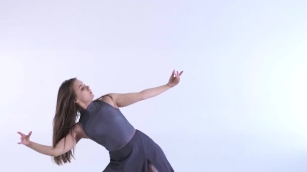 Jovem Dançarina Linda Vestido Com Cabelo Longo Dança Contemporânea Dança — Vídeo de Stock