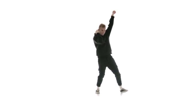 Jonge Knappe Man Zwart Trainingspak Krachtig Dansen Hip Hop Freestyle — Stockvideo