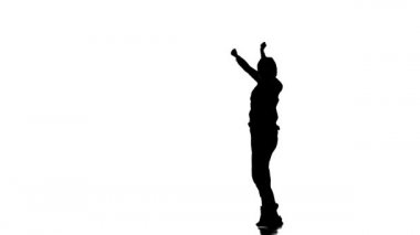 Beyaz arka planda siyah bir siluet, siyah taytlı genç bir kadın dansçı ve siyah tişörtlü bir hiphop, çağdaş, modern sokak dansı