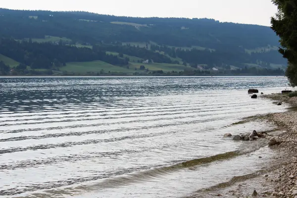 "Lac de Joux» σε Ελβετικές Άλπεις — Φωτογραφία Αρχείου