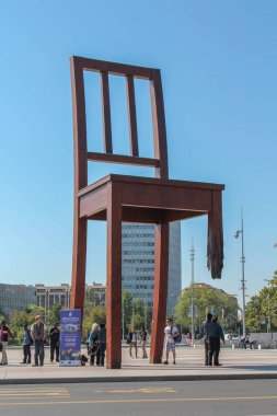 Geneva, İsviçre - 15 Eylül - kırık sandalye