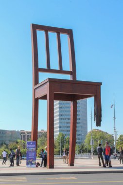Geneva, İsviçre - 15 Eylül - kırık sandalye