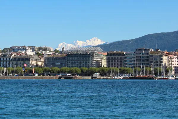 GENEVA, SWITZERLAND - SEPTEMBER 14 - Embankment. — Stock Photo, Image