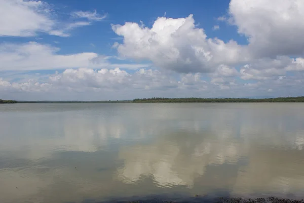 Nádhernou lagunu v Tangalle, Srí Lanka. — Stock fotografie