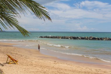 Tangalle, Sri Lanka - 15 Aralık 2017: insanlar plajda, Tan