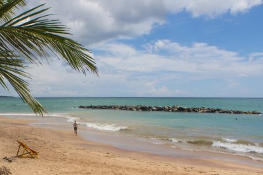 Tangalle, Sri Lanka - 15 Aralık 2017: insanlar plajda, Tan