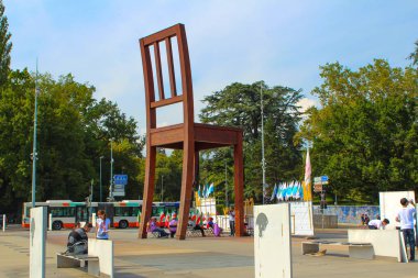 Geneva, İsviçre - 10 Eylül 2012: göstericiler önünde