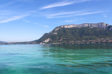 Annecy göl ve dağların