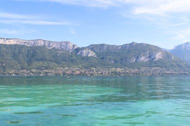 Annecy göl ve dağların