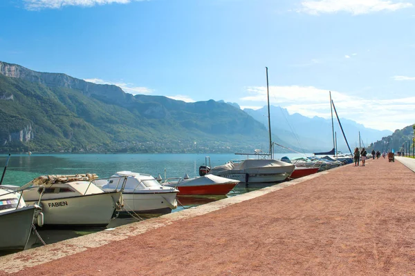 Boats in Lake Annecy in France — Stock Photo, Image