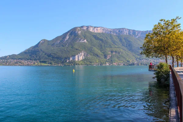 Lac d'Annecy et montagnes — Photo