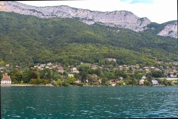 Lago Annecy e montanhas — Fotografia de Stock