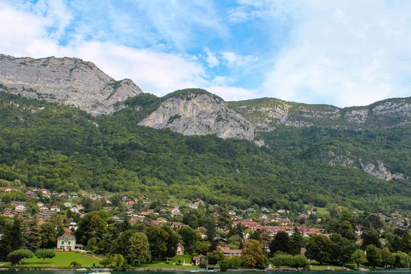 Annecy jezero a hory — Stock fotografie