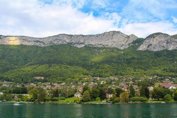 Annecy jezero a hory — Stock fotografie