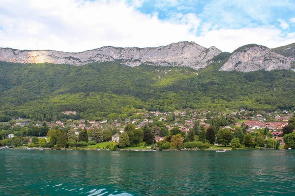 Annecy jezero a hory — Stock fotografie