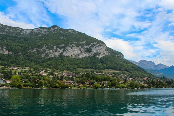 Λίμνη Annecy και τα βουνά — Φωτογραφία Αρχείου