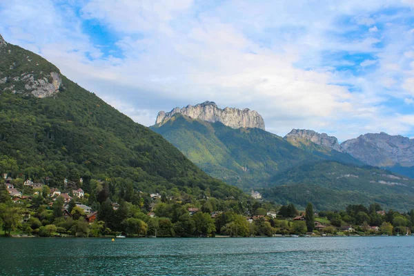 Annecy jezero a hory — Stock fotografie