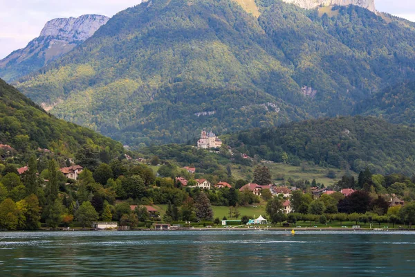 Λίμνη Annecy και τα βουνά — Φωτογραφία Αρχείου