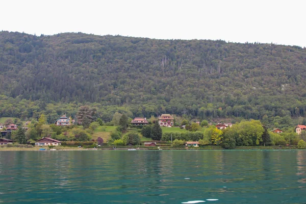 Meer van Annecy en de bergen — Stockfoto